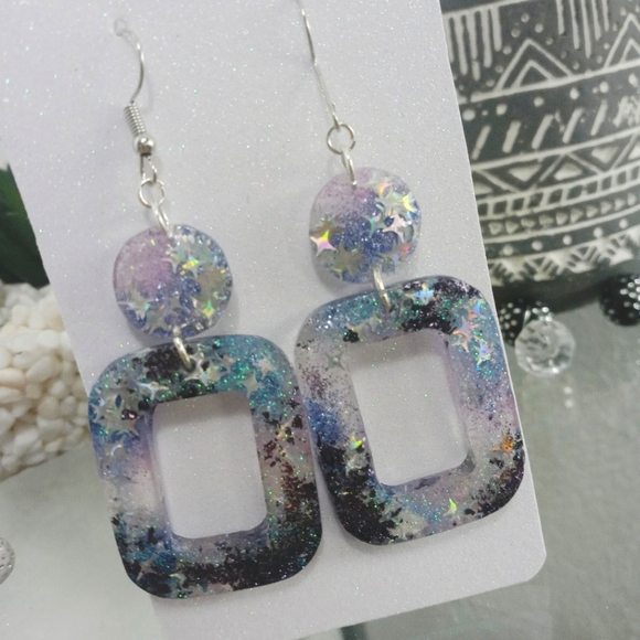 Galaxy glitter dangle resin earrings - Picture 5 of 8